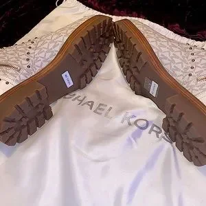 Michael Kors | Shoes | Michael Kors Boots Size Women 85 Men  display picture 3